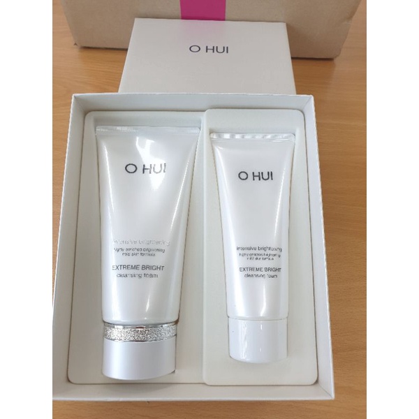 Sữa rửa mặt làm trắng da Ohui Extreme White Foam 160ml.