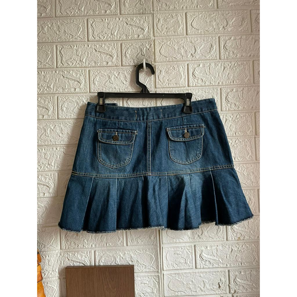 Chân váy jeans xếp ly cạp trễ