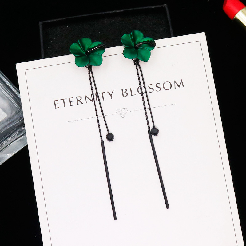 Đôi khuyên tai mạ bạc 925 mặt hình hoa phối tua rua dài