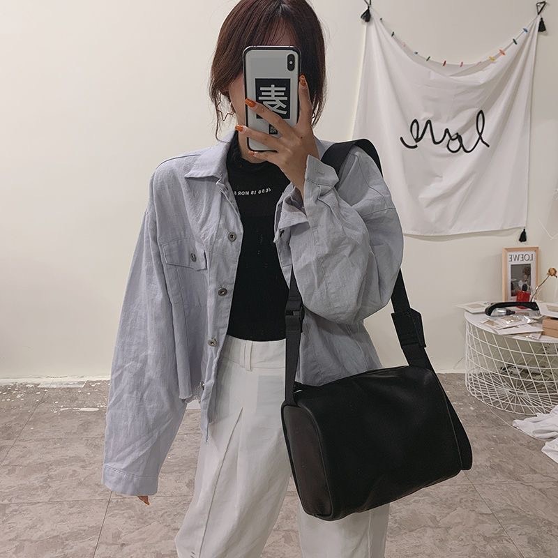 Túi trống đeo chéo đeo vai trơn màu đen dáng cơ bản unisex dành cho nam và nữ