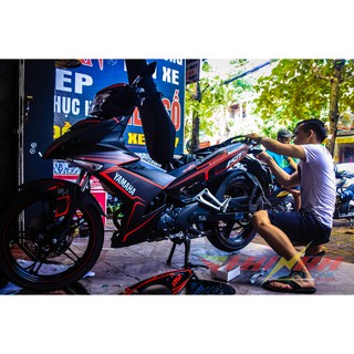 Tem trùm exciter 150 đen chỉ đỏ