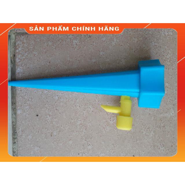 VNUA Que cắm tưới nhỏ giọt cho cây trồng