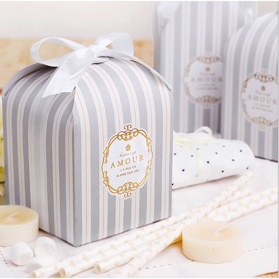 Hộp đựng bánh kẻ