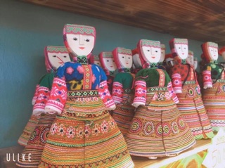 Búp bê dân tộc gỗ