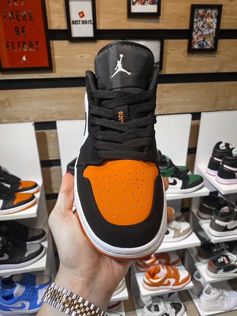 Giày thể thao  SBB low . Shattered backboard
