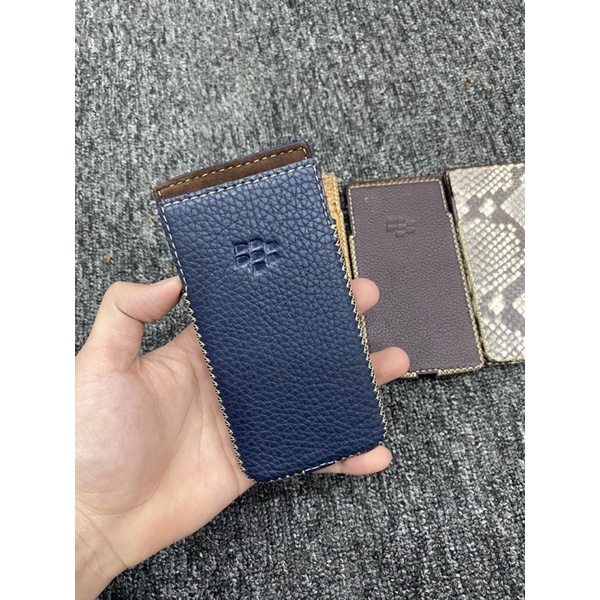 Bao da  may tay cho blackbery key 2