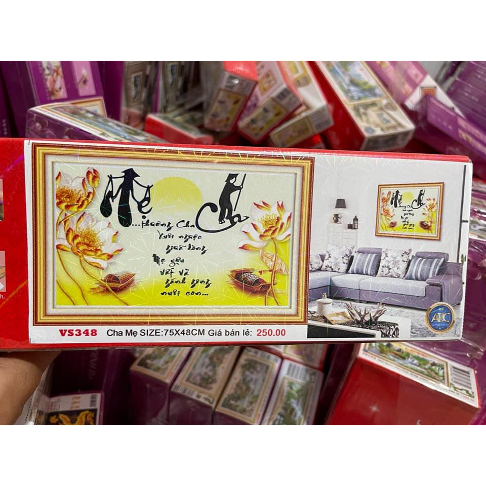Tranh đính đá cha mẹ KT:75x48cm. Tranh gắn đá chưa đính.