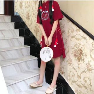 (Kèm ảnh thật) Váy suông cổ tàu khuyết tay lỡ thắt dây xẻ tà thêu hoạ tiết thỏ cung trăng màu đỏ đen mùa hè thu siêu hot