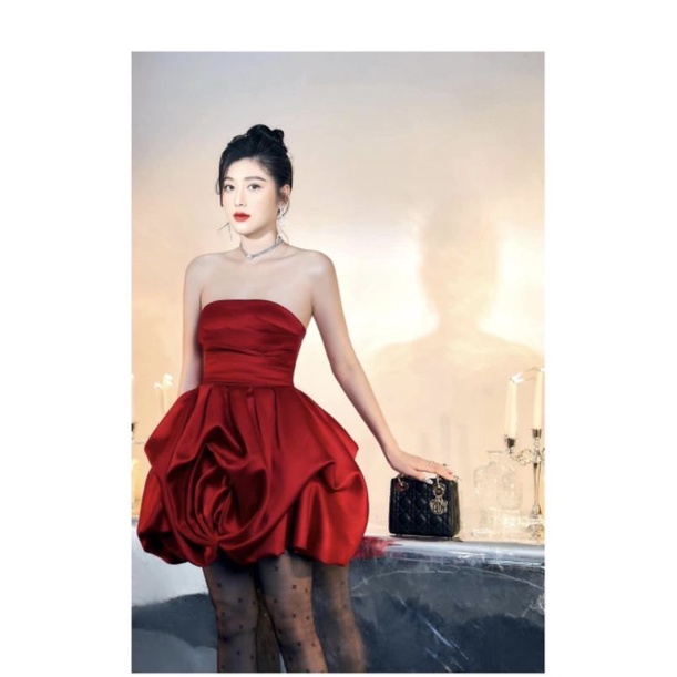 Đầm đỏ cup 2s Thiều Bảo Trâm