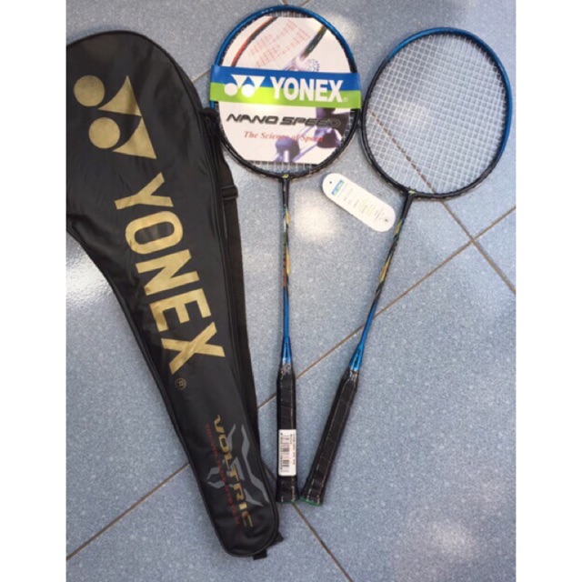 1 đôi vợt cầu lông yonex