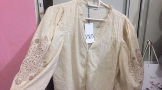 Áo tay thêu zara