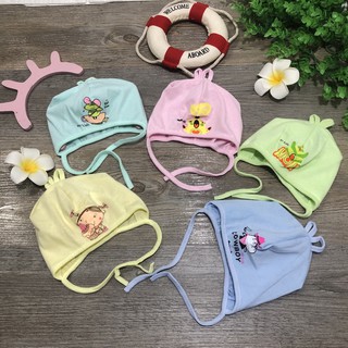 Mũ sơ sinh buộc dây cho bé