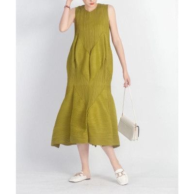 Váy xuông dài tạo khối sóng sát nách