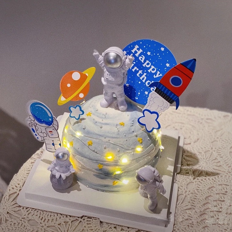 Bộ 3 Mô Hình Phi Hành Gia Trang Trí Bánh Kem - Yori Party