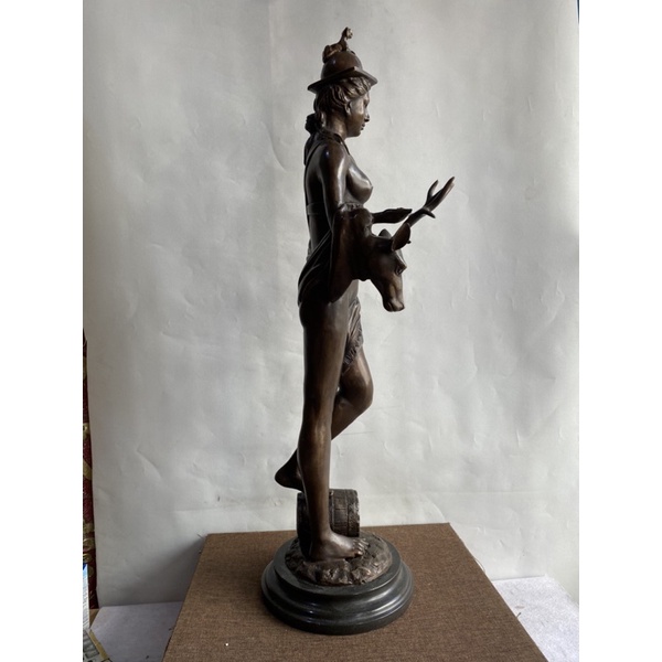 Tượng đồng châu âu
