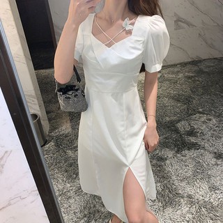 Váy trắng xẻ tà