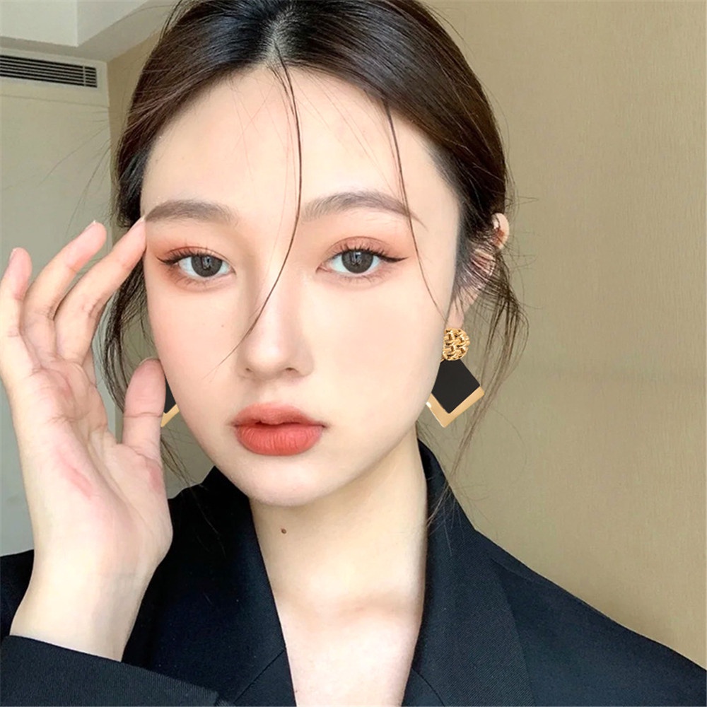 Bông Tai Đính Kim Sa Hình Vuông Màu Đen Phong Cách Cổ Điển Sang Trọng Thời Trang Cho Nữ