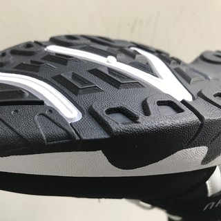 Giày sneaker nữ đen