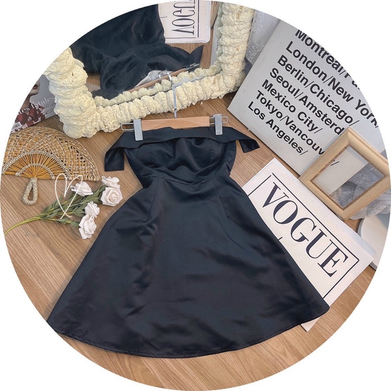 ĐẦM ĐEN TAFTA ỐNG ĐEN DÂY NGANG NGỰC