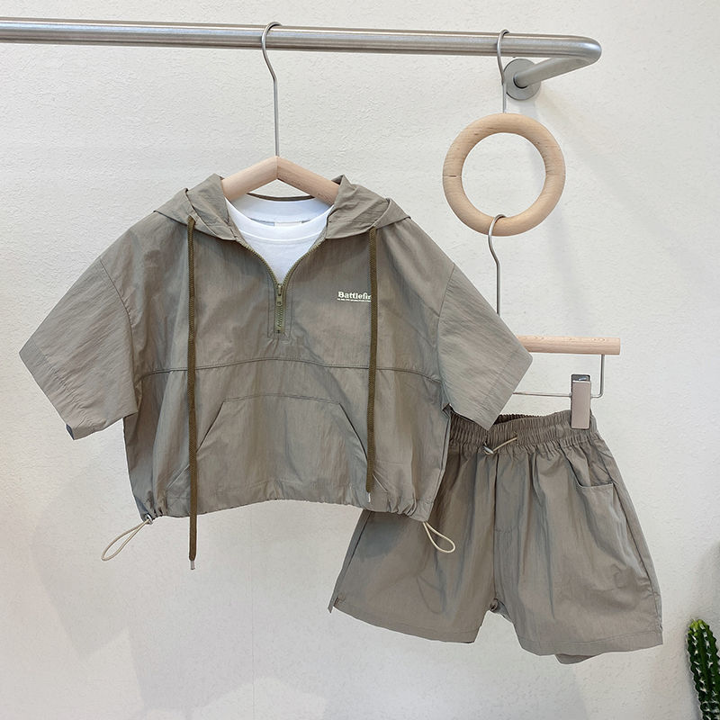 Bộ áo ngắn tay có mũ trùm + quần short thoải mái năng động cho bé