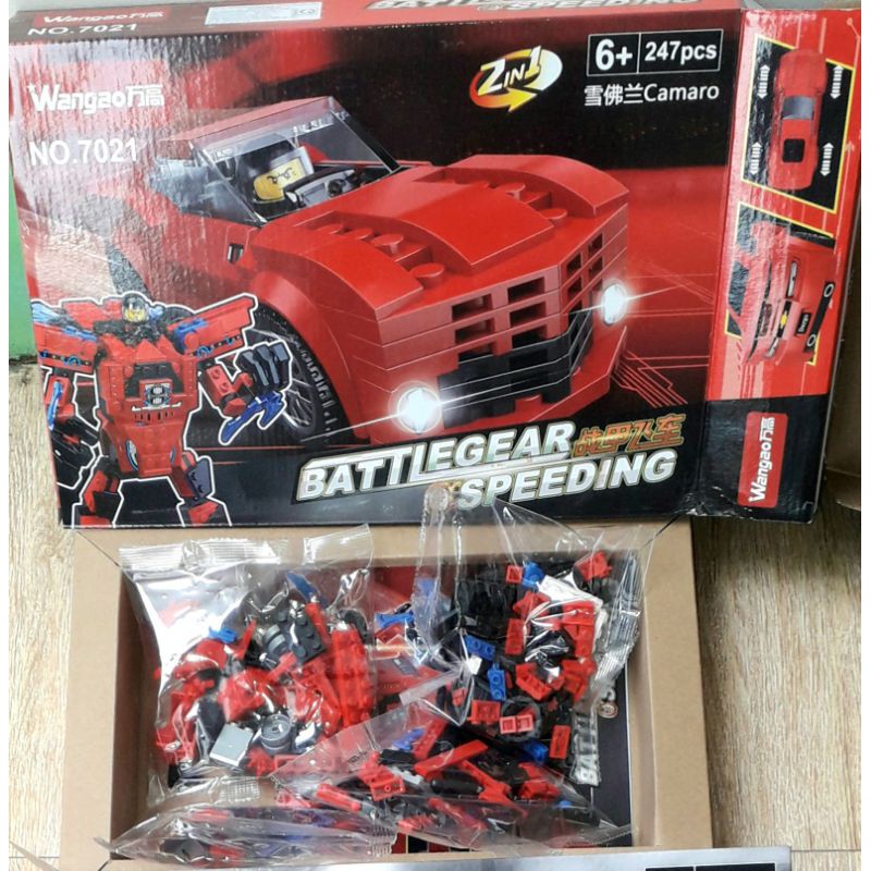 Lắp ráp 1 hộp Lego-Xe chiến tốc độ có nhiều chi tiết bằng nhựa rất đẹp