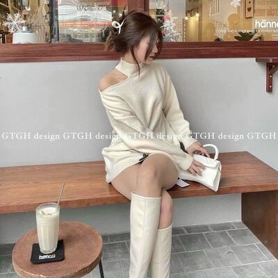 Áo len mịn lệch vai cổ chocker fom rộng cá tính | BigBuy360 - bigbuy360.vn
