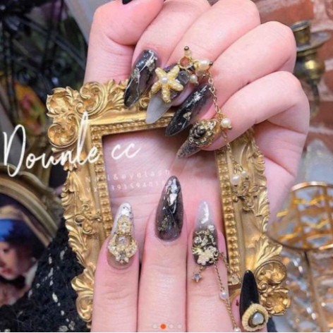Khay đựng - khung ảnh mạ vàng phụ kiện trang trí chụp ảnh sản phẩm nail, trang sức, tinh dầu, mỹ phẩm sang trọng.