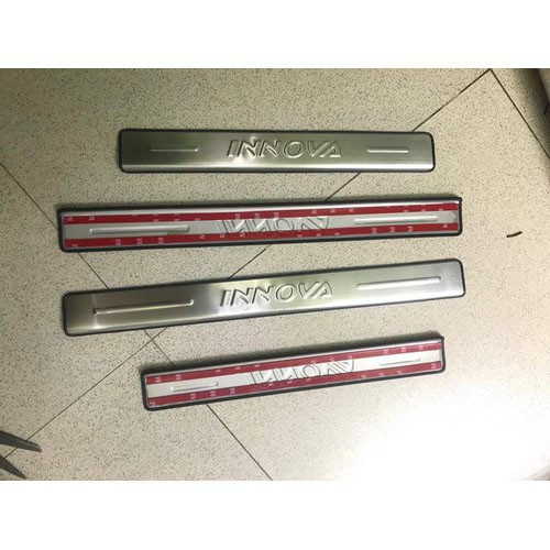 Bộ 4 ốp bậc ngoài Inox xe Innova 2017-2018 - mẫu inox