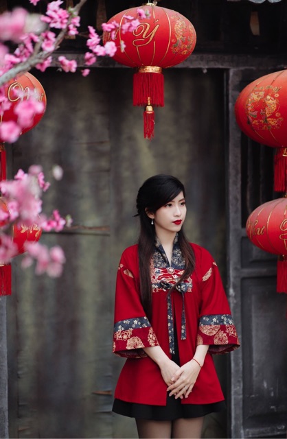 Áo Nhật Bình màu đỏ loại ngắn | BigBuy360 - bigbuy360.vn