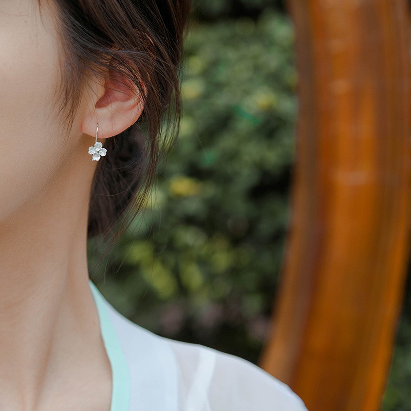 Khuyên tai bạc Ý s925 hoa 4 cánh móc ngọc Hàn Quốc G4368 - AROCH Jewelry