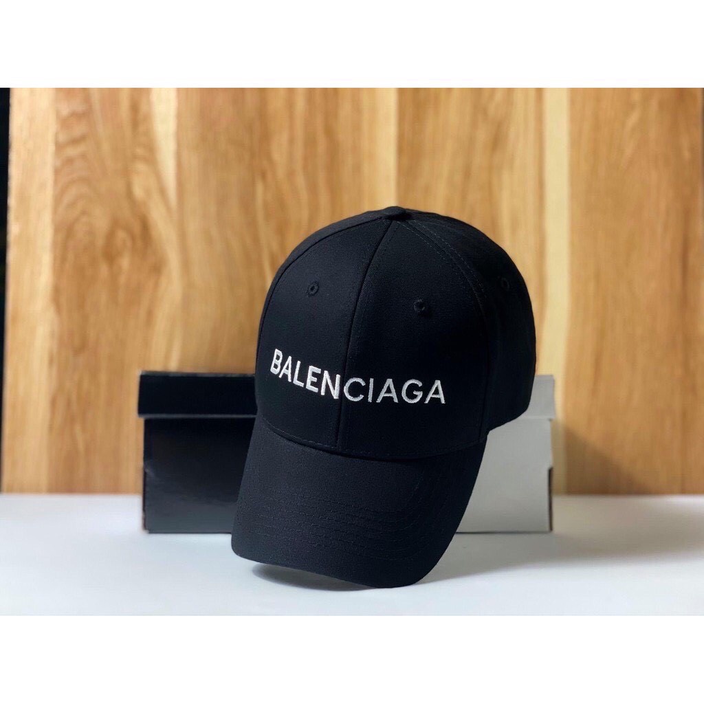 [𝐅𝐑𝐄𝐄 𝐒𝐇𝐈𝐏] ⚡ Mũ Lưỡi Trai Balenciaga Đen Logo Trắng &amp; Vàng Thêu Tinh Tế Unisex - Nón Kết Nam Nữ - Mũ Đôi Free Size