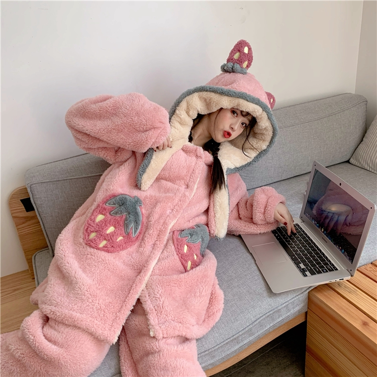 Áo Choàng Ngủ Có Mũ Trùm Đầu Hình Trái Dâu Dễ Thương Cho Nữ | BigBuy360 - bigbuy360.vn