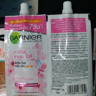 Một gói kem dưỡng garnier
