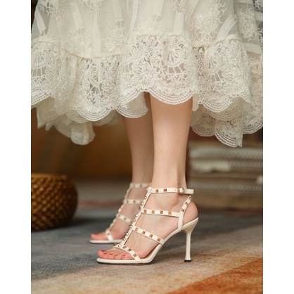(sãn 38 trắng kem) Sandals đế dày đinh tán cao gót đẹp cho nữ đi chơi, Sandals đế dày hot trend gắn đinh 2022