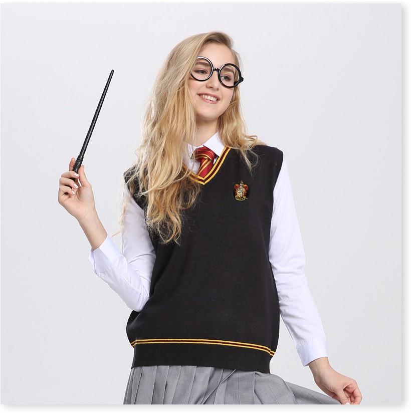 Harry Potter cùng áo len cổ chữ V đóng vai nam và nữ