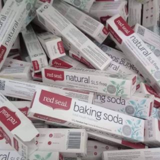 Kem đánh răng Baking Soda Red Seal