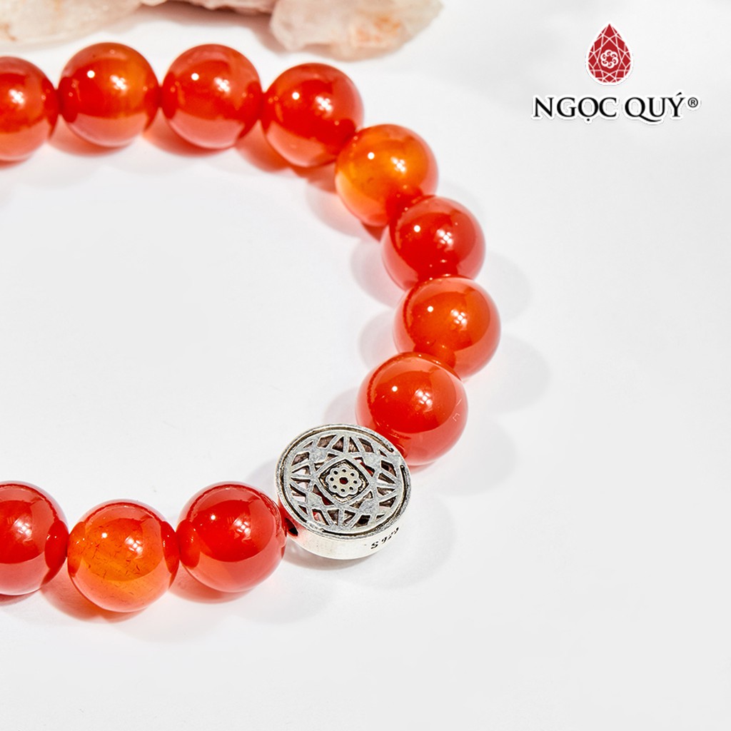 Vòng tay mã não đỏ charm may mắn size hạt 8mm - Ngọc Quý