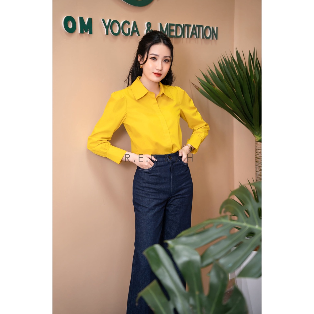 Áo cổ nhọn cúc vàng