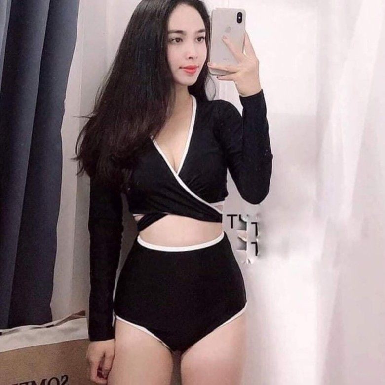 Bikini đồ bơi có tay màu đen kín đáo mặc đi biển tại Hà Nội