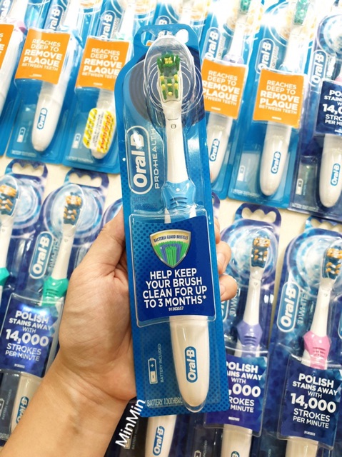 Bàn chải đánh răng bằng pin Oral-B 3D White Action của Đức (có thể thay thế đầu)