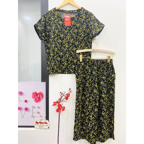 Đồ bộ quần áo trung niên cho bà cho mẹ vải lụa áo cộc quần lửng ống sớ rộng hoa nhí mặc mùa hè ở nhà đi chơi mát