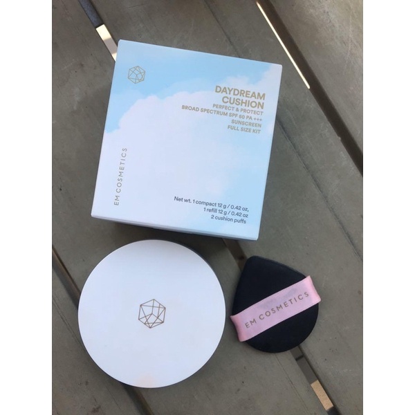 Kem nền chống nắng Daydream Cushion SPF 50 EM Cosmetics