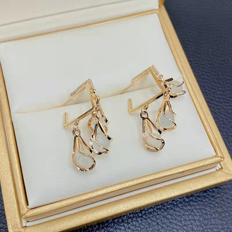 Đôi Khuyên Tai Dài Tua Rua Đính Đá Thời Trang Cho Nữ