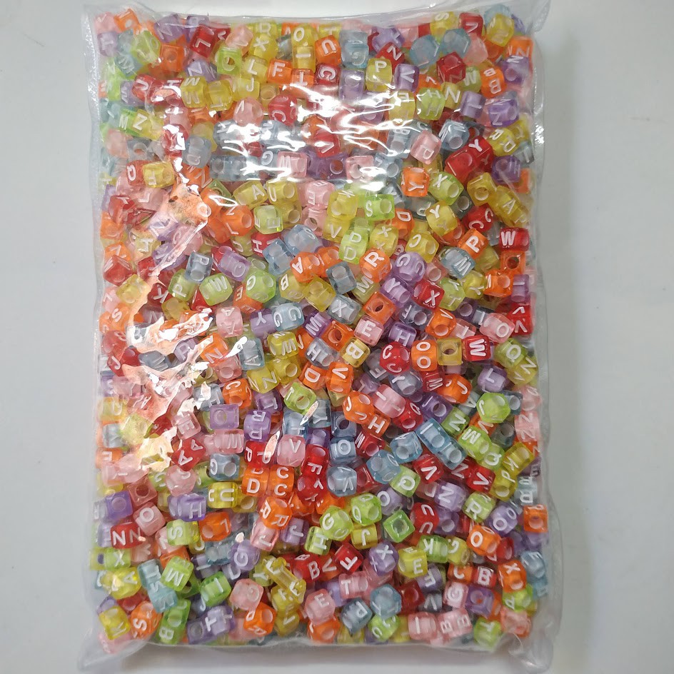 500gr hạt cườm nhựa vuông in chữ cái nhiều màu