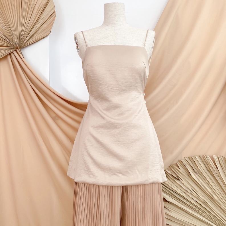 Áo 2 dây hở lưng đính ngọc