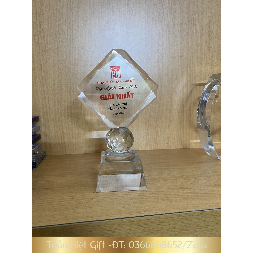 Cúp Pha Lê Vuông Ngiêng