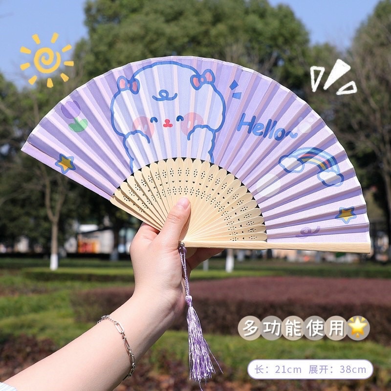 Quạt xếp cầm tay bằng gỗ in họa tiết siêu dễ thương