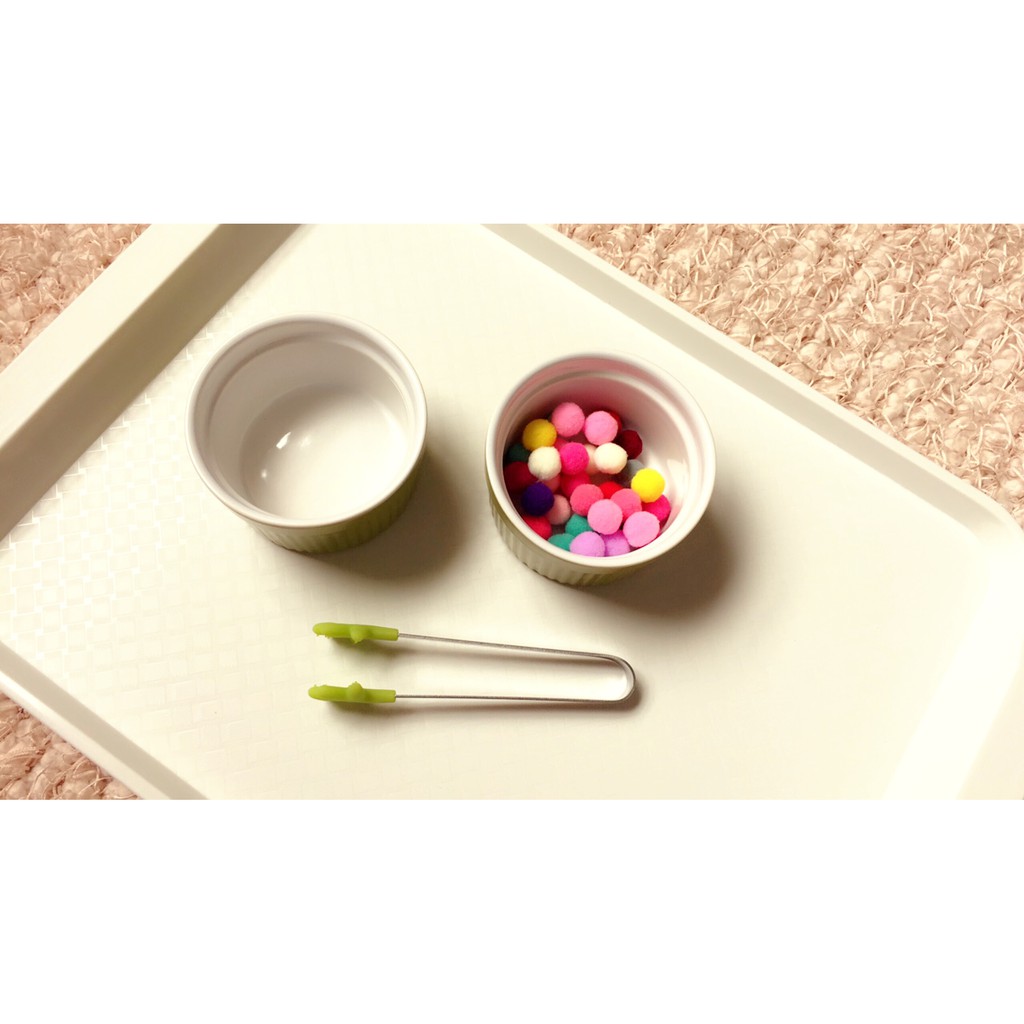 Giáo cụ Montessori - Thố sứ xanh lá dùng thực hành Montessori