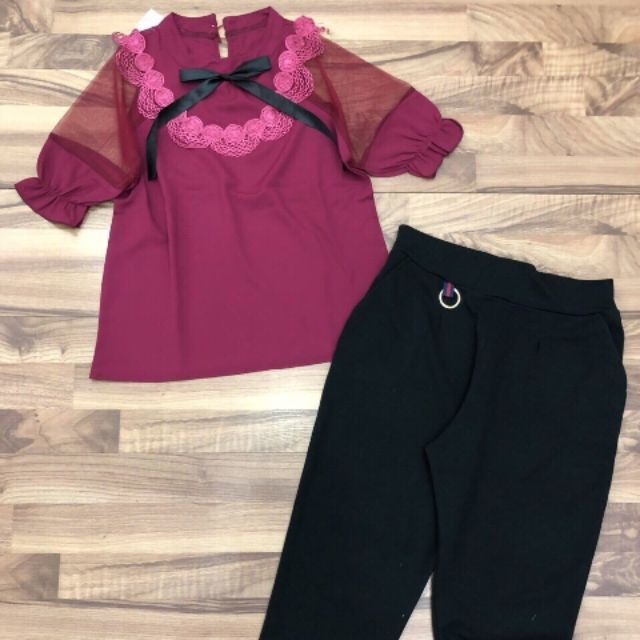 Set Bộ Voan tay lửng siêu dễ thương. Áo voan tay lưới+ quần lửng chất thun cát hàn. Size phù hợp với các chị 45 -55 kg..