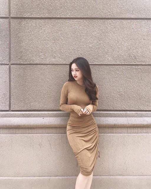 LH30 - Đầm Body Tay Dài Xỏ Ngón Rút Dây Bên Đùi | BigBuy360 - bigbuy360.vn